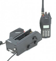 WeTech WTC664 Icom Aktiv Ladehalterung für FuG-10b, FuG-11b (nur alte FuG-11b Version), FuG-13b